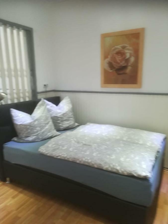 Zentral Gelegene Wohnung In Velbert-Mitte Esterno foto